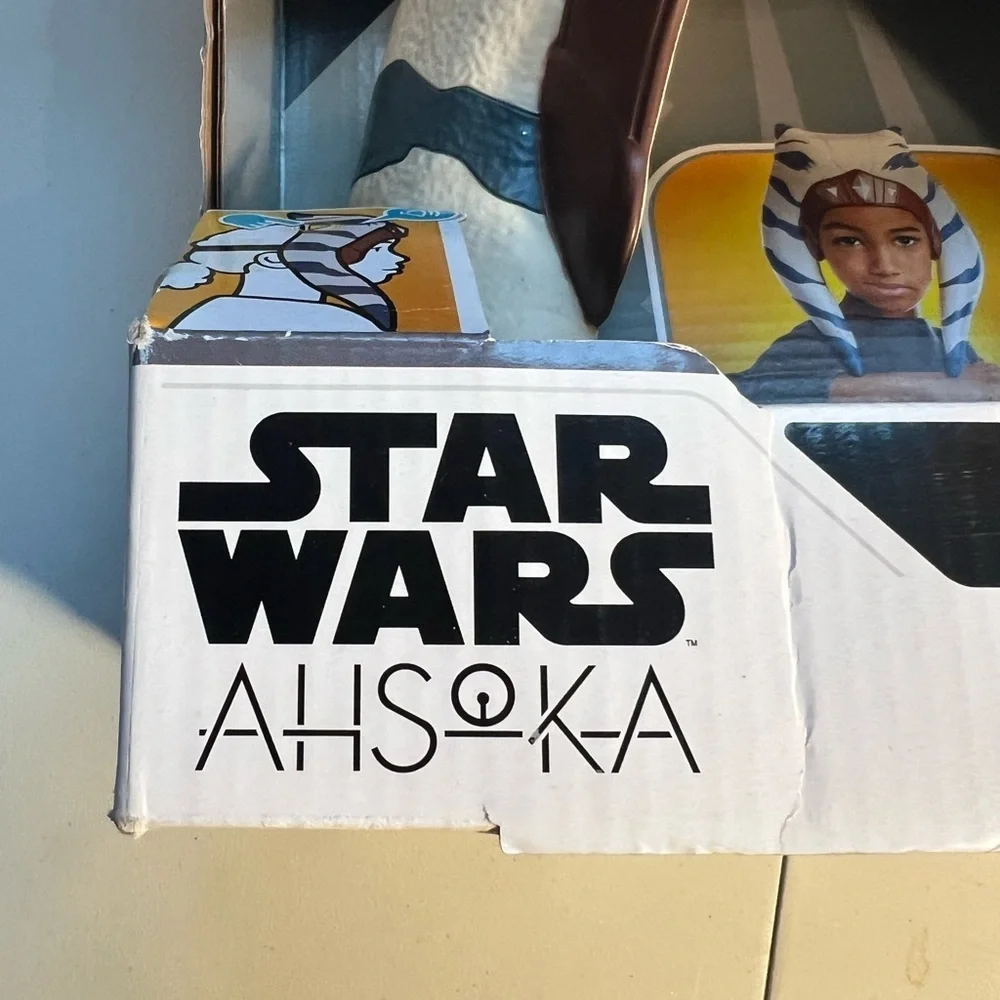 Disney Parks Star Wars Ahsoka Tano Electronic Mask – New in Box